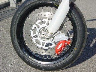 CRF 450 mit 4-Kolbenzange