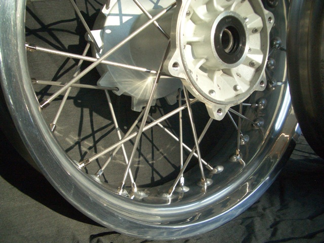 Aprilia Caponord mit Behrfelgen