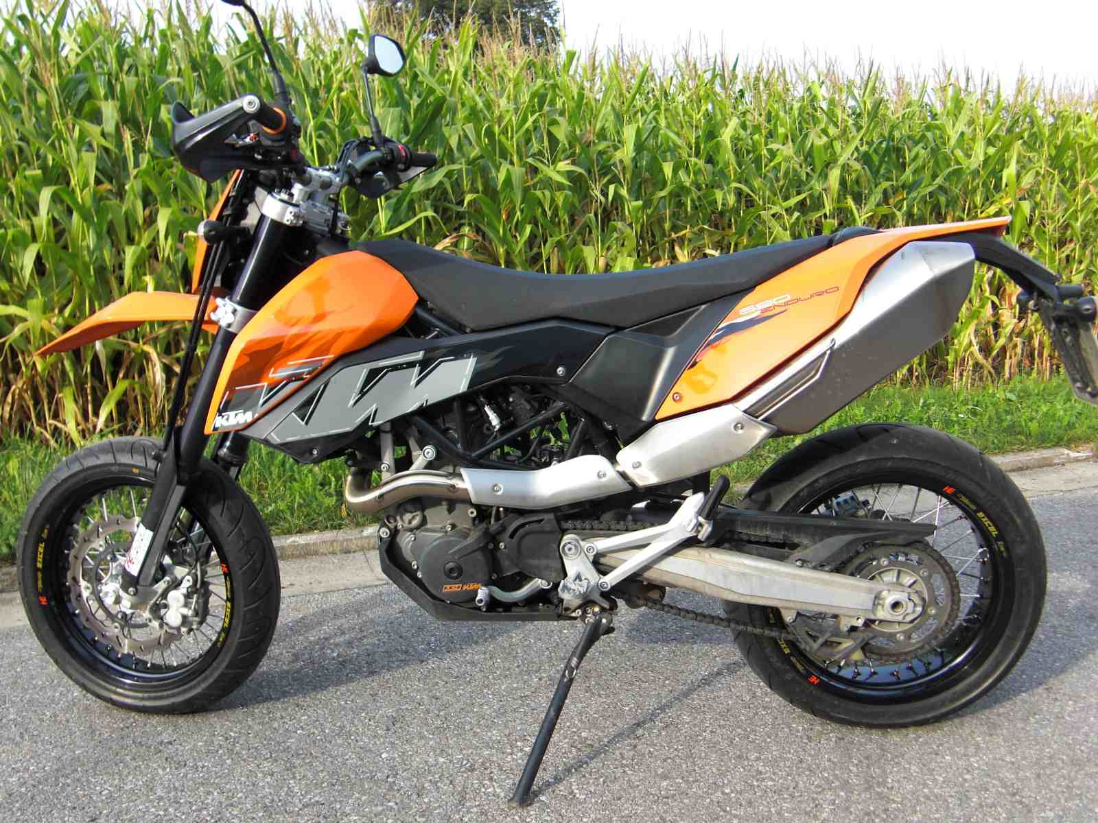KTM 690R Supermoto