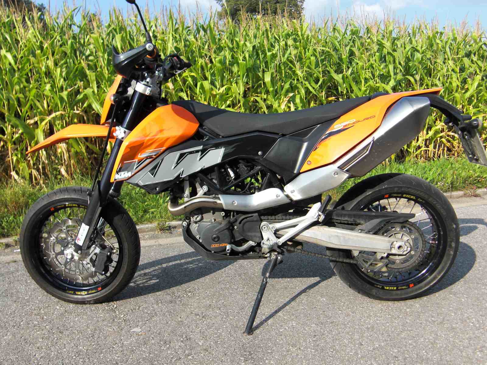KTM 690R Supermoto